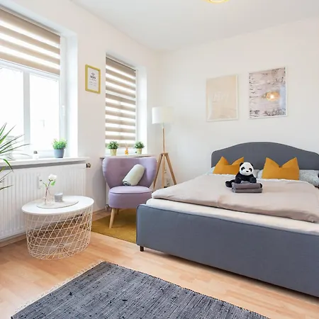 Fullhouse - - S35 Little Sun - Elevator Apartment Chemnitz